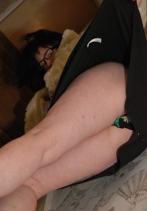 Amateur female with big tits Lara Brookes turns on her BF quickly
